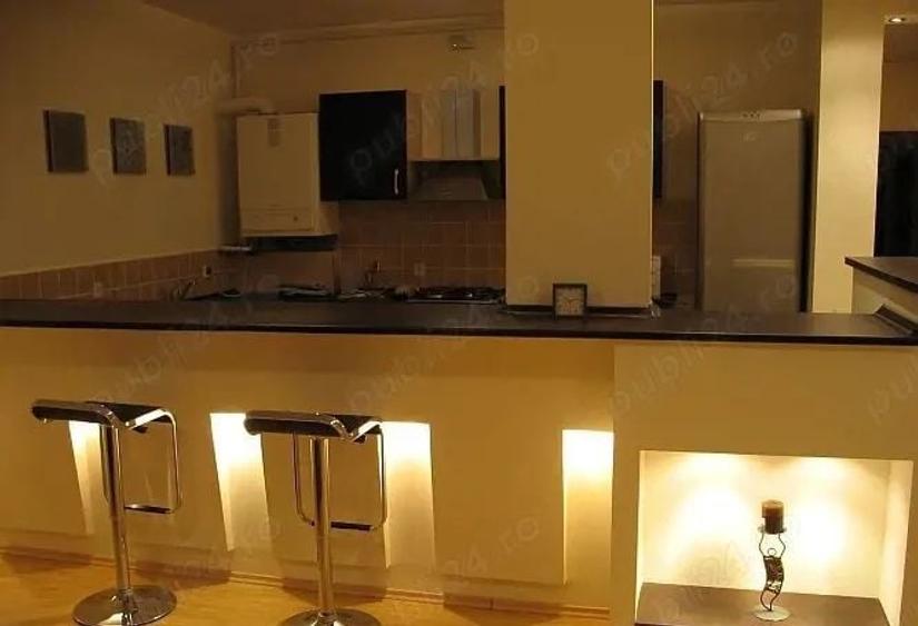 Apartament cu 2 camere nedecomandat, mobilat în Polonă