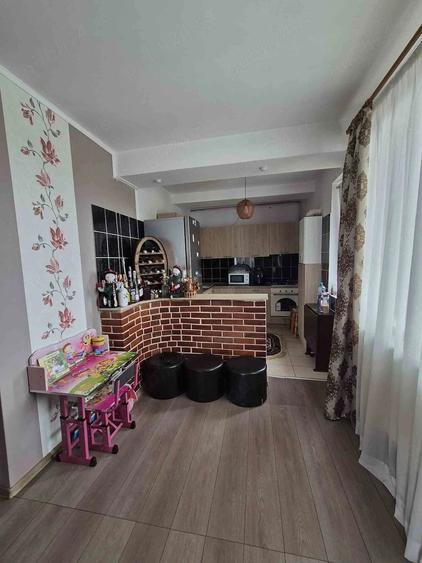 Apartament cu 2 camere semidecomandat în 1 Decembrie