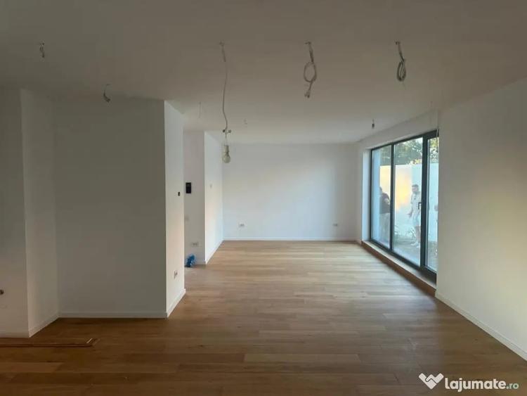 Vila de vanzare pe malul lacului | in zona Mamaia Nord | 0 - 2