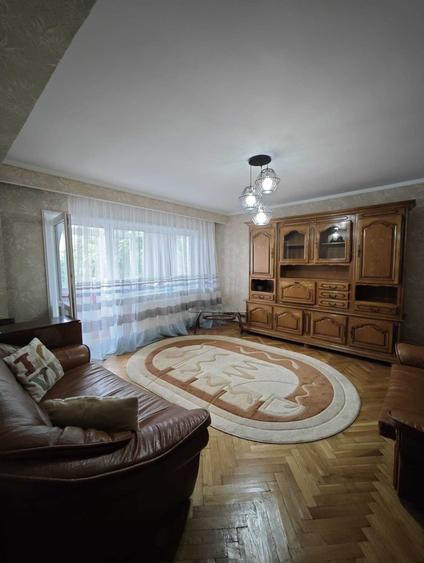 Apartament cu 3 camere decomandat în Găvana
