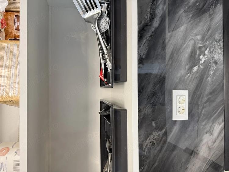 Apartament cu 4 camere decomandat în Central