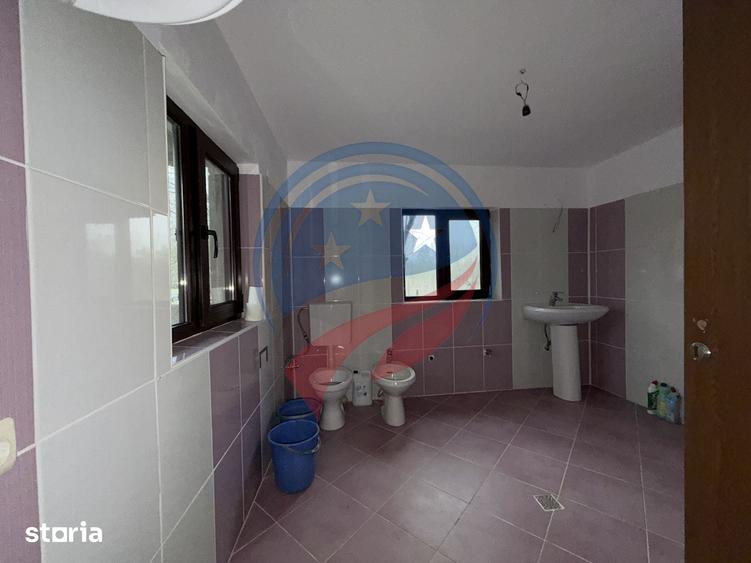 Casă cu 5 camere cu Teren 2540 Mp în Central