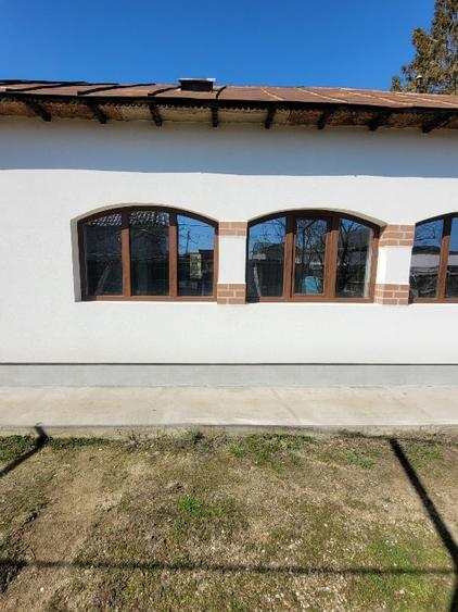 Casă individuală cu 5 camere cu Canalizare în Cartojani