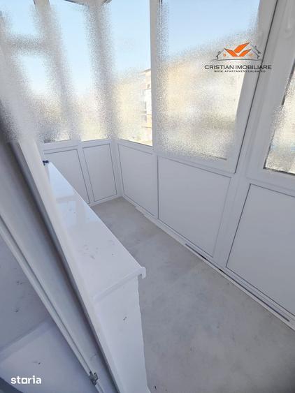 Apartament cu 3 camere semidecomandat în Cetate