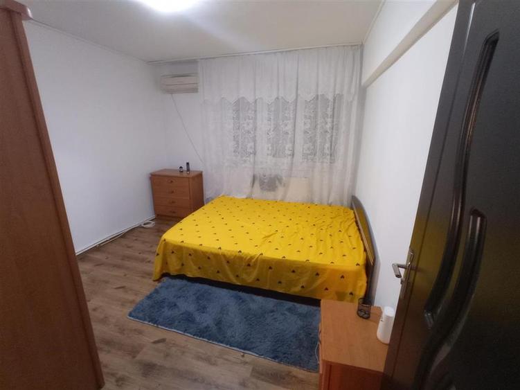 Apartament cu 4 camere semidecomandat, mobilat în Podu Roș