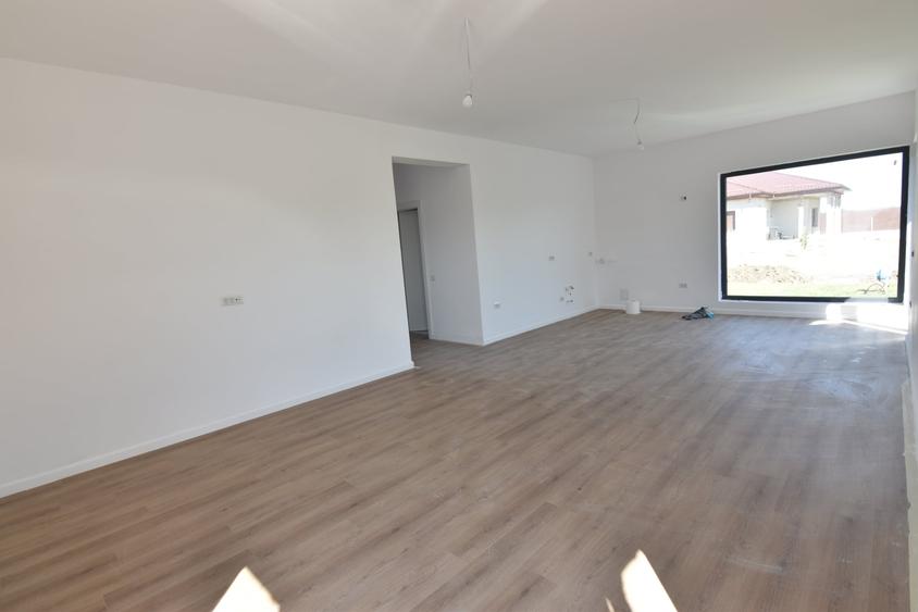 Casă individuală cu 4 camere cu Teren 400 Mp în Domnești