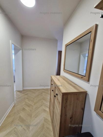 Apartament cu 3 camere semidecomandat în Aradului