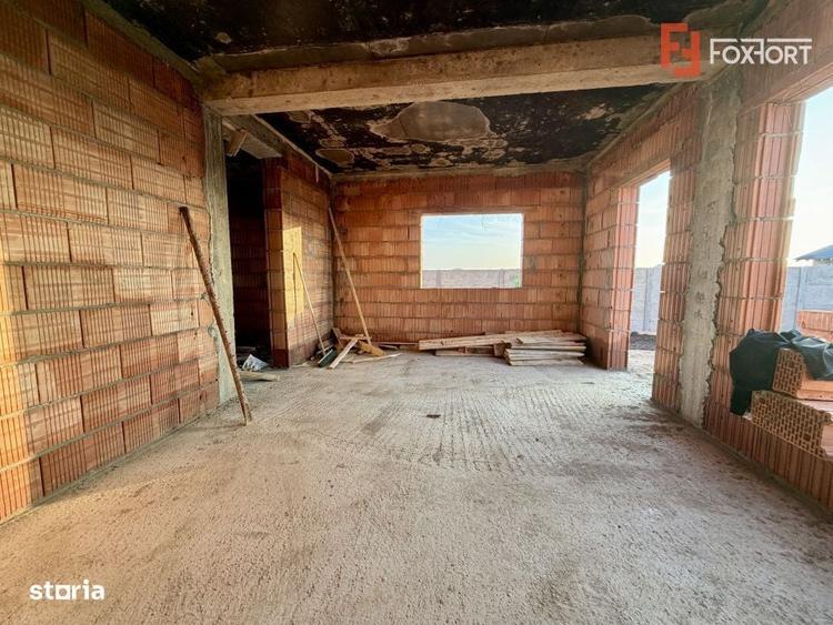Casă cu 4 camere în Carani