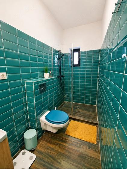 Casă cu 7 camere cu Teren 320 Mp în Domnești