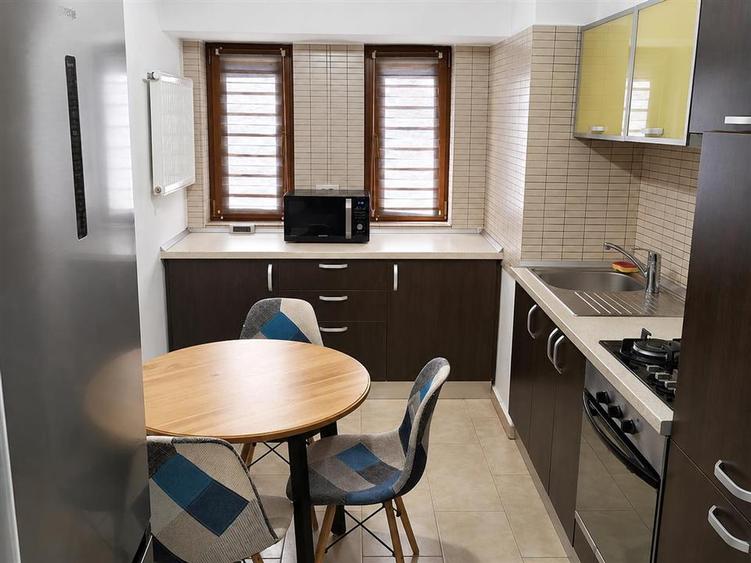 Apartament cu 2 camere decomandat, mobilat în Vitan