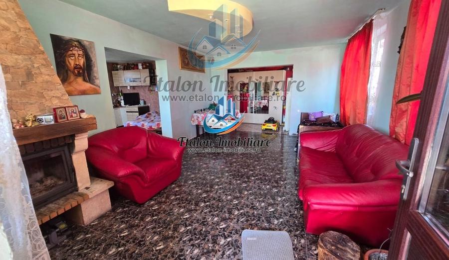Casă individuală cu 5 camere cu Teren 805 Mp în Periferie