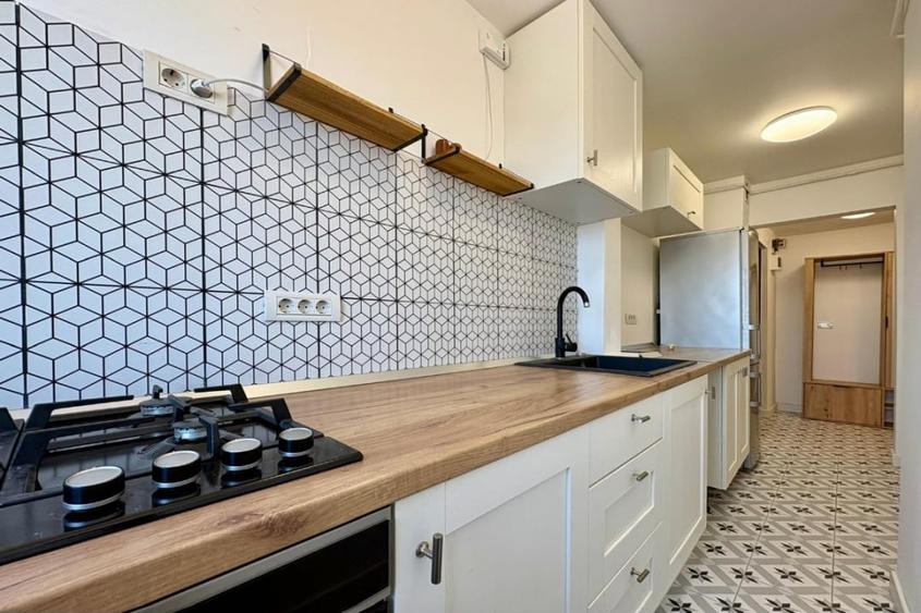 Apartament cu 2 camere semidecomandat, mobilat în Victoriei