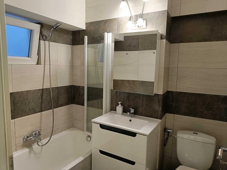 Apartament cu 4 camere semidecomandat în Dacia