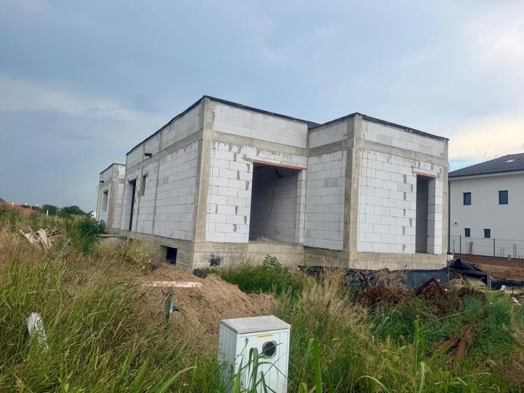 Casă individuală cu 5 camere cu Teren 547 Mp în Cetate