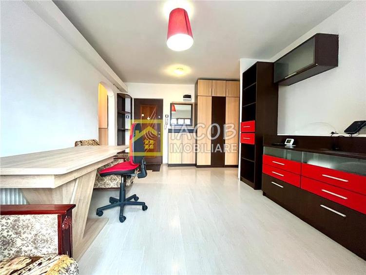 2 camere decomandate zona Stefan cel Mare Bacau - 1