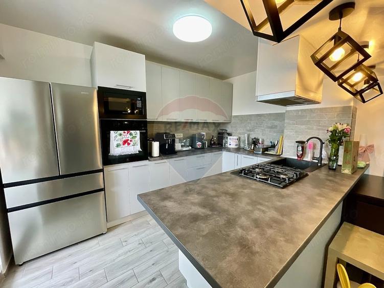 Apartament cu 3 camere decomandat în Republicii