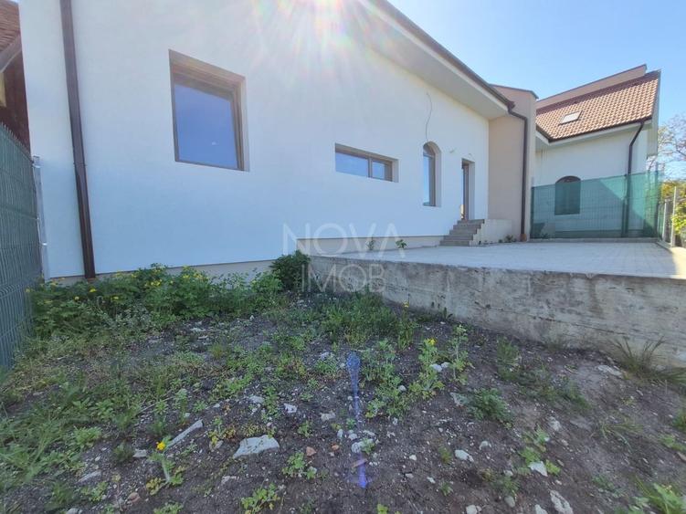 Duplex cu 5 camere cu Canalizare în Șura Mică