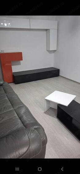 Apartament cu 3 camere semidecomandat în Micro 6