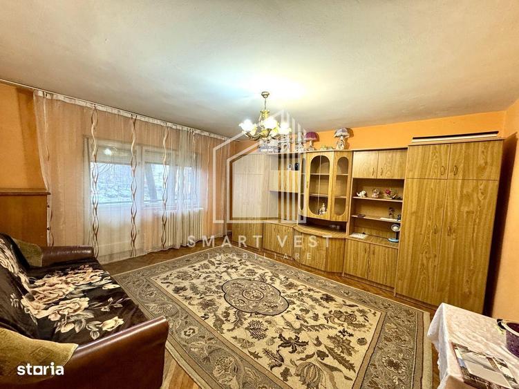 Apartament cu 4 camere decomandat în Micro 16