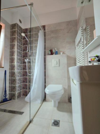 Casă individuală cu 4 camere cu Garaj în Lacul Morii