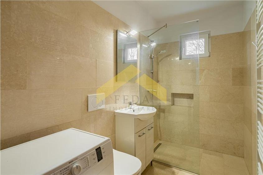 Apartament cu 3 camere semidecomandat, mobilat în Ultracentral