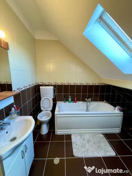 Apartament cu 3 camere semidecomandat în Câmpului