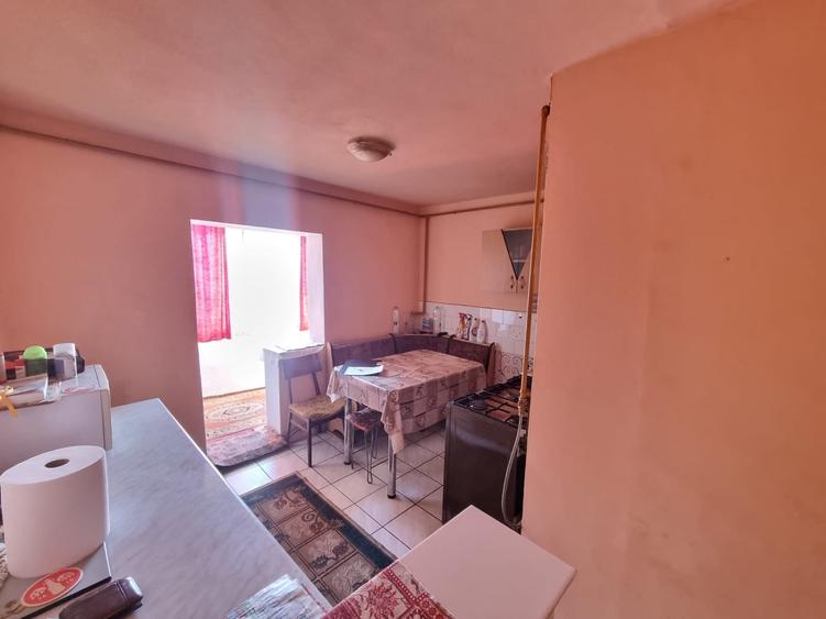Apartament cu 3 camere în Cetate