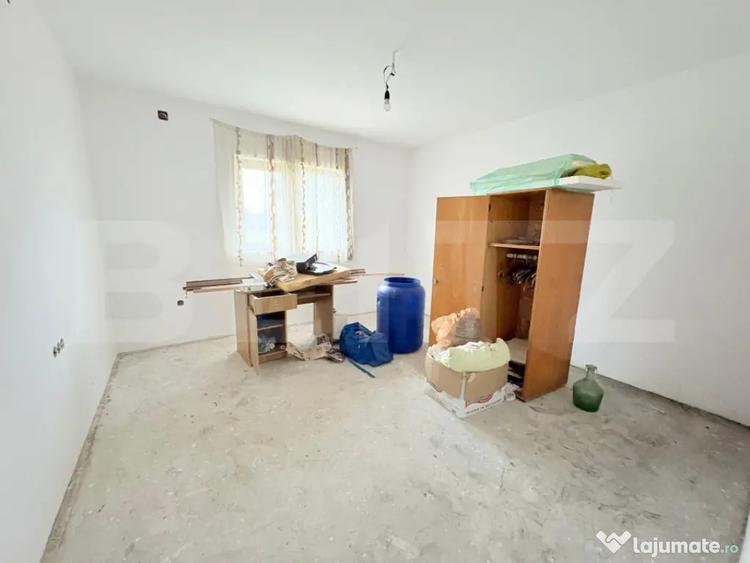 Casă cu 3 camere cu Teren 1900 Mp în Vest