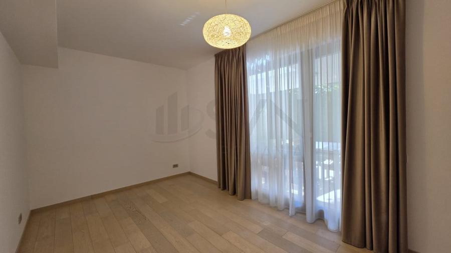 Apartament cu 3 camere semidecomandat în Grădina Icoanei