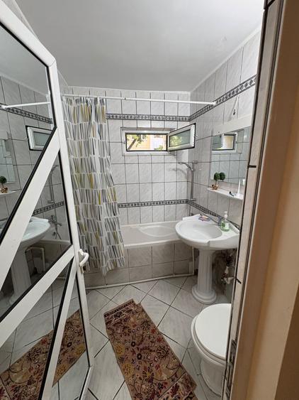 Apartament cu 3 camere semidecomandat în Exterior Vest