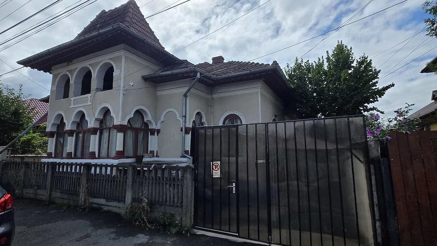 Casă cu 2 camere cu Teren 128 Mp în Central