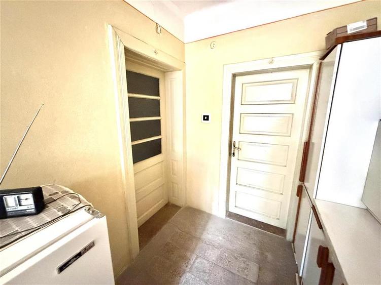Casă cu 2 camere cu Teren 474 Mp în Central
