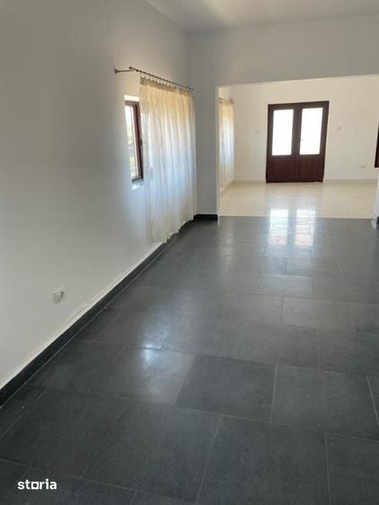 Casă cu 3 camere cu Teren 2263 Mp în Central