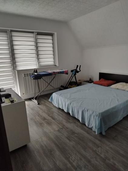 Casă individuală cu 5 camere cu Canalizare în Cârcea