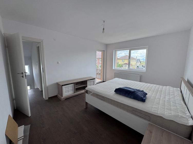 Duplex cu 5 camere cu Canalizare în Moșnița Nouă