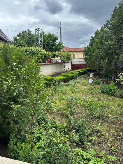 Casă individuală cu 7 camere cu Canalizare în Central