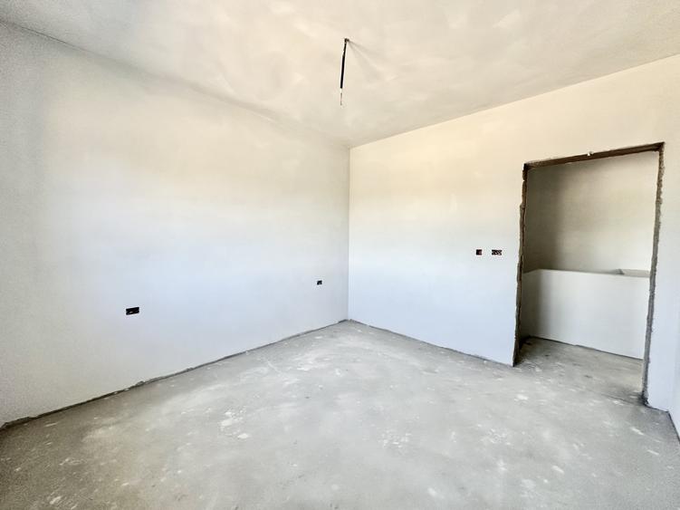 Duplex cu 5 camere cu Canalizare în Moșnița Nouă