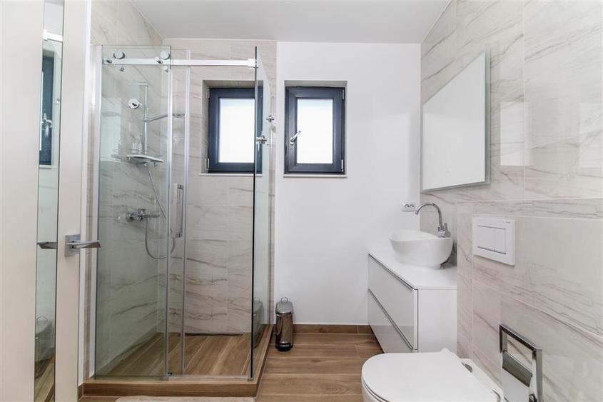 Apartament cu 2 camere decomandat, mobilat în Borhanci