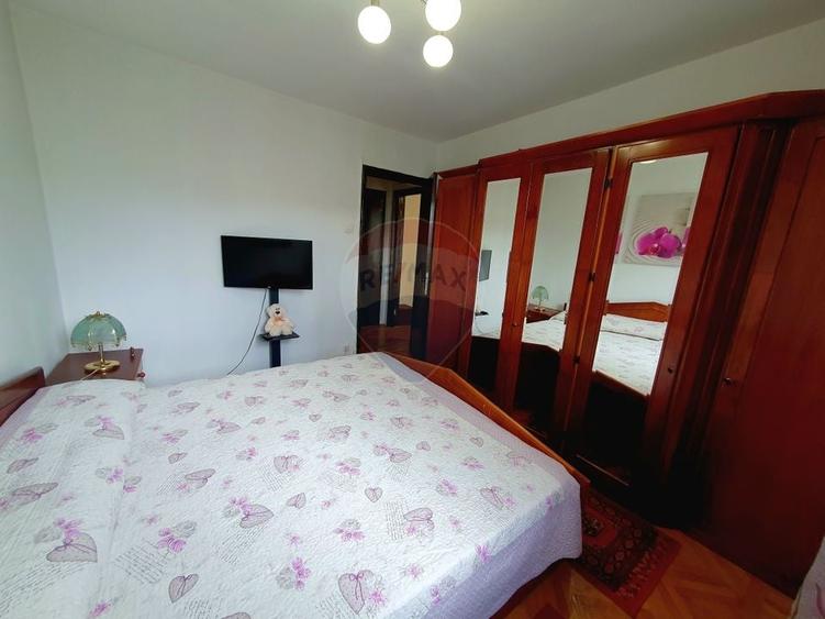 Apartament cu 3 camere semidecomandat, mobilat în Titan