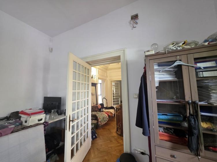 Casă cu 10 camere cu Teren 250 Mp în Cișmigiu