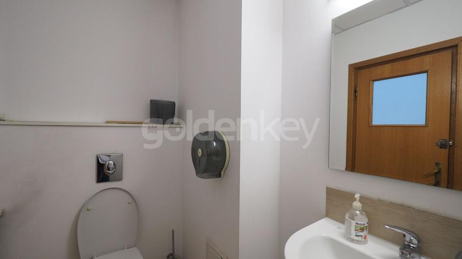 Apartament cu 9 camere decomandat în Aviatorilor