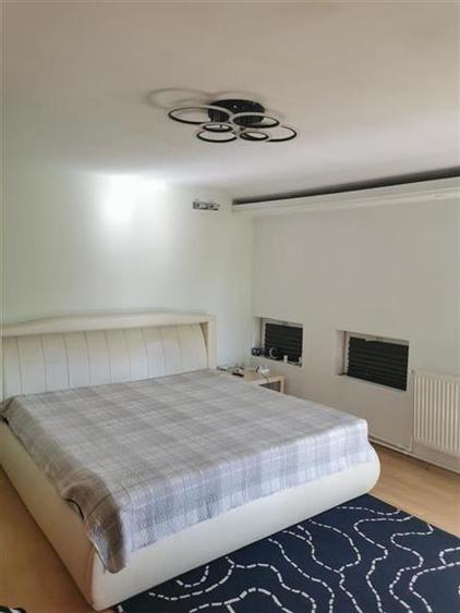 Casă individuală cu 6 camere cu Teren 180 Mp în Vatra Luminoasă