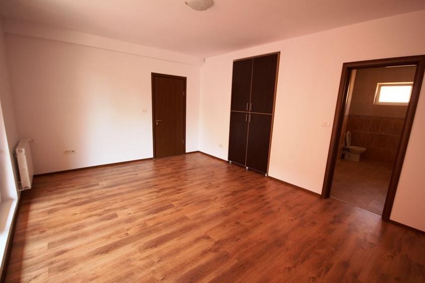 Casă cu 4 camere cu Canalizare în Elisabetin