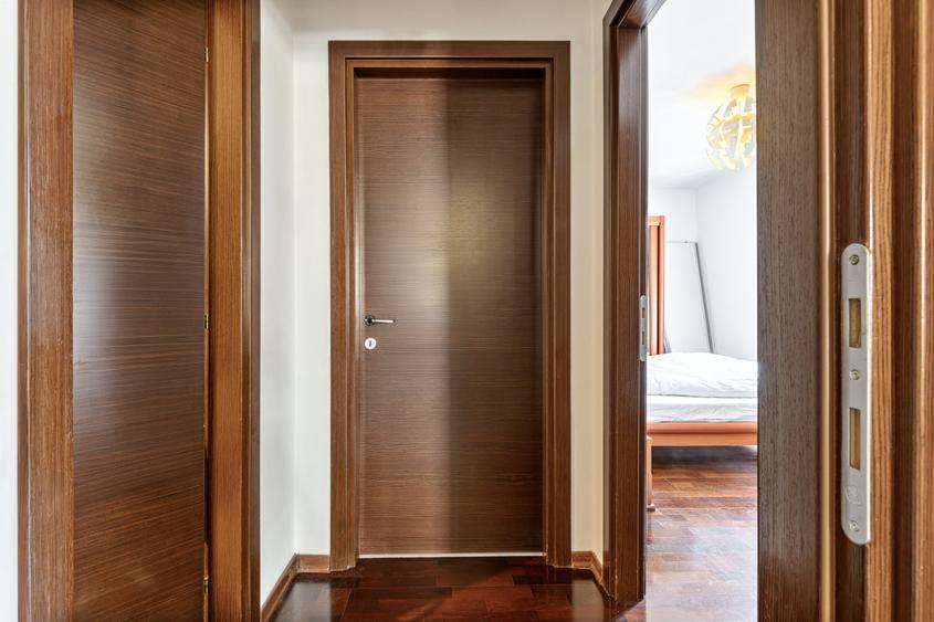 Apartament cu 3 camere semidecomandat, mobilat în Banu Manta