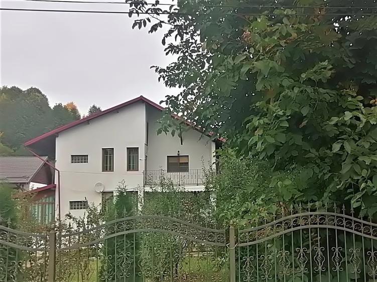 Casă individuală cu 5 camere cu Teren 1000 Mp în Podu Corbului