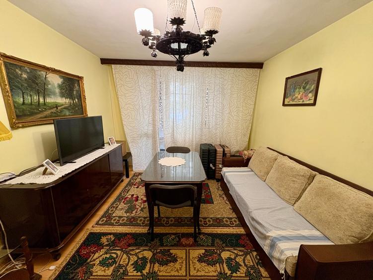 Apartament cu 3 camere semidecomandat în Drumul Taberei