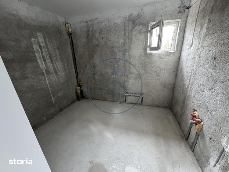 Casă cu 5 camere cu Teren 1500 Mp în Industrială