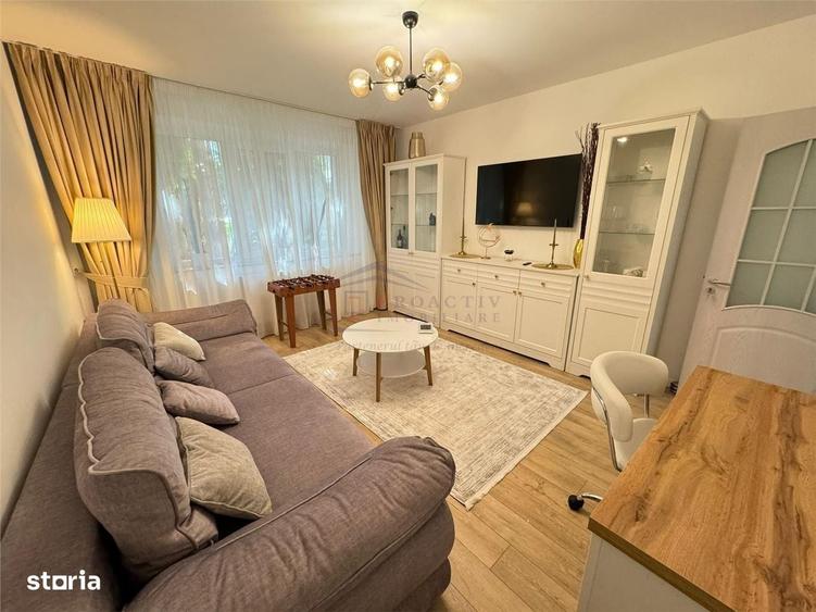 Apartament cu 3 camere decomandat în Universității