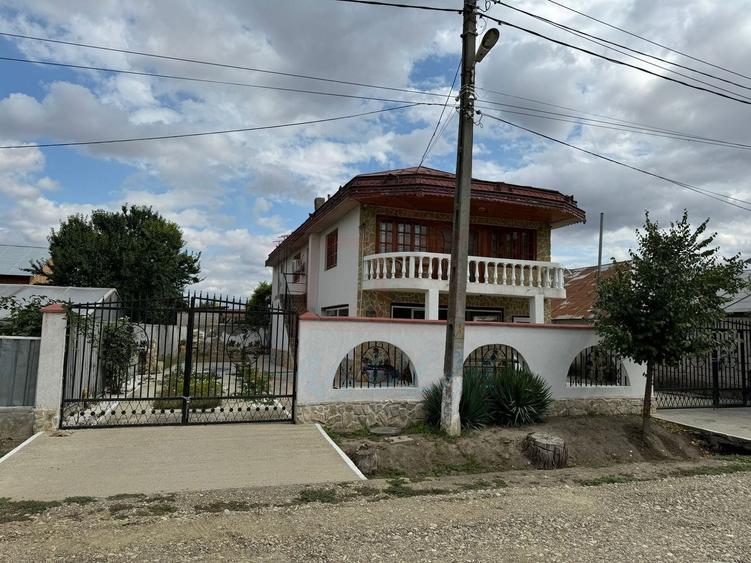 Casă individuală cu 2 camere cu Canalizare în Cuza Vodă