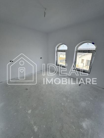 Casă individuală cu 4 camere cu Canalizare în Periferie